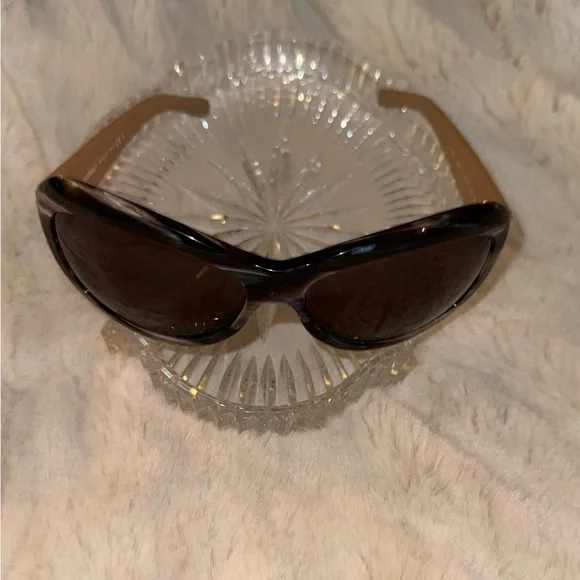 CHANEL Tan Sunglasses with Dark Lenses - Picture 3 of 6